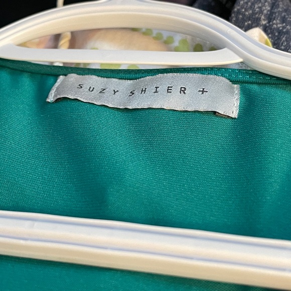 Green Crossover Sleeveless Blouse - Picture 2 of 2